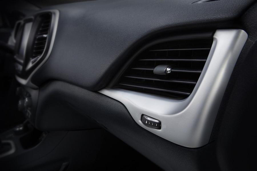  Jeep Cherokee 2014 года  (фото 15 из 88)